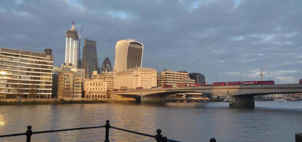 Bermondsey Modern Deluxe London Bridge 1 Bedroom Apartment Buitenkant foto