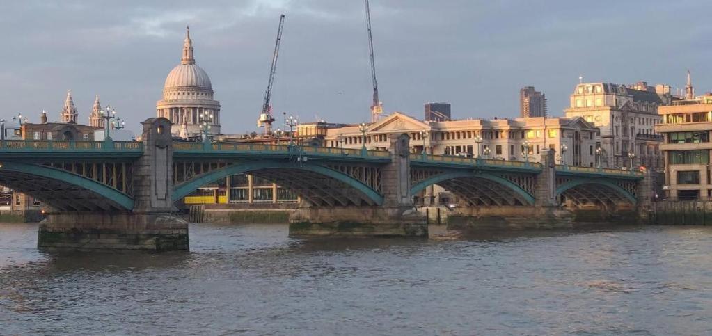 Bermondsey Modern Deluxe London Bridge 1 Bedroom Apartment Buitenkant foto